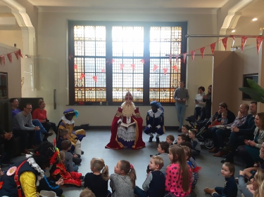 Hoog bezoek! Sint en piet bij Snelder Zijlstra Makelaars