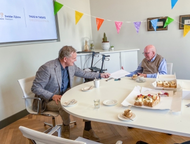 Pier Zijlstra viert 90ste verjaardag op kantoor Snelder Zijlstra